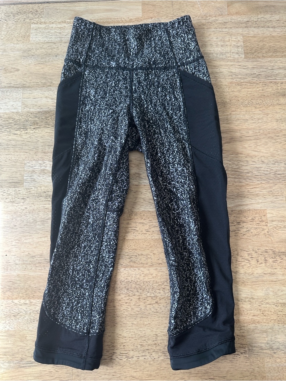 Lululemon Fit Physique 19” Crop Suited Jacquard Leggings Sz 2 Black White Marled